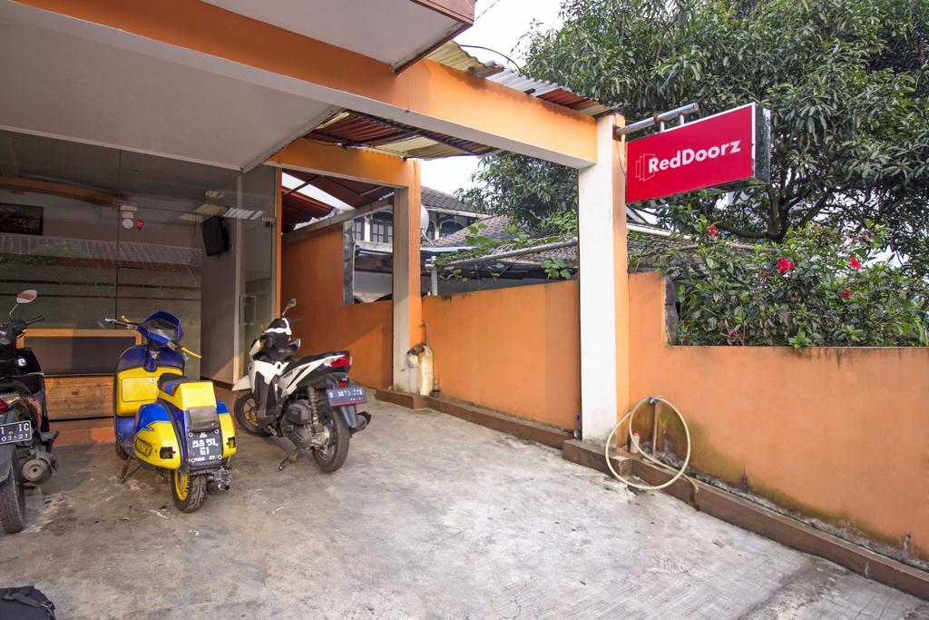 Reddoorz Syariah Near Btc Fashion Mall 2* Bandung