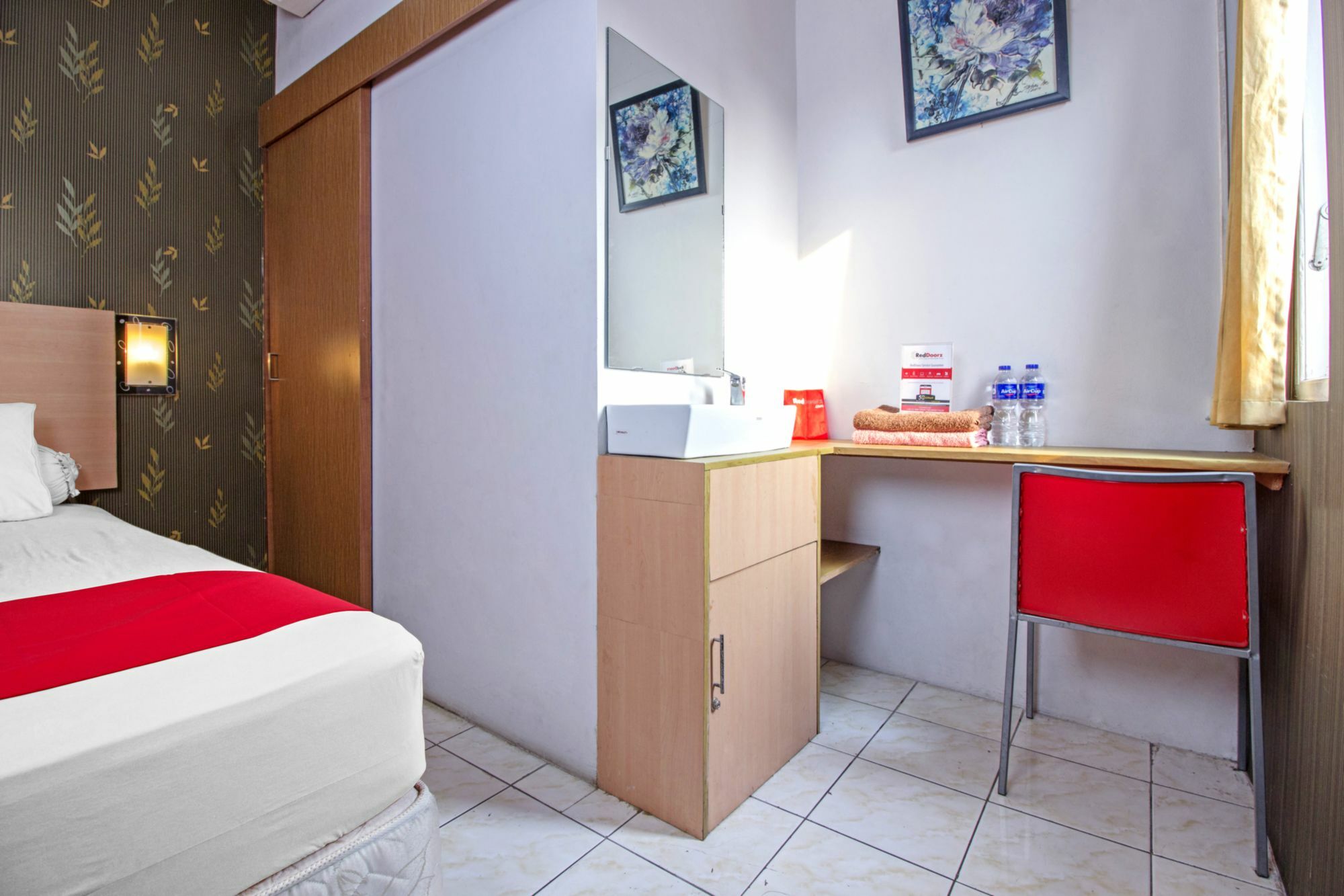 Reddoorz Syariah Near Btc Fashion Mall Bandung