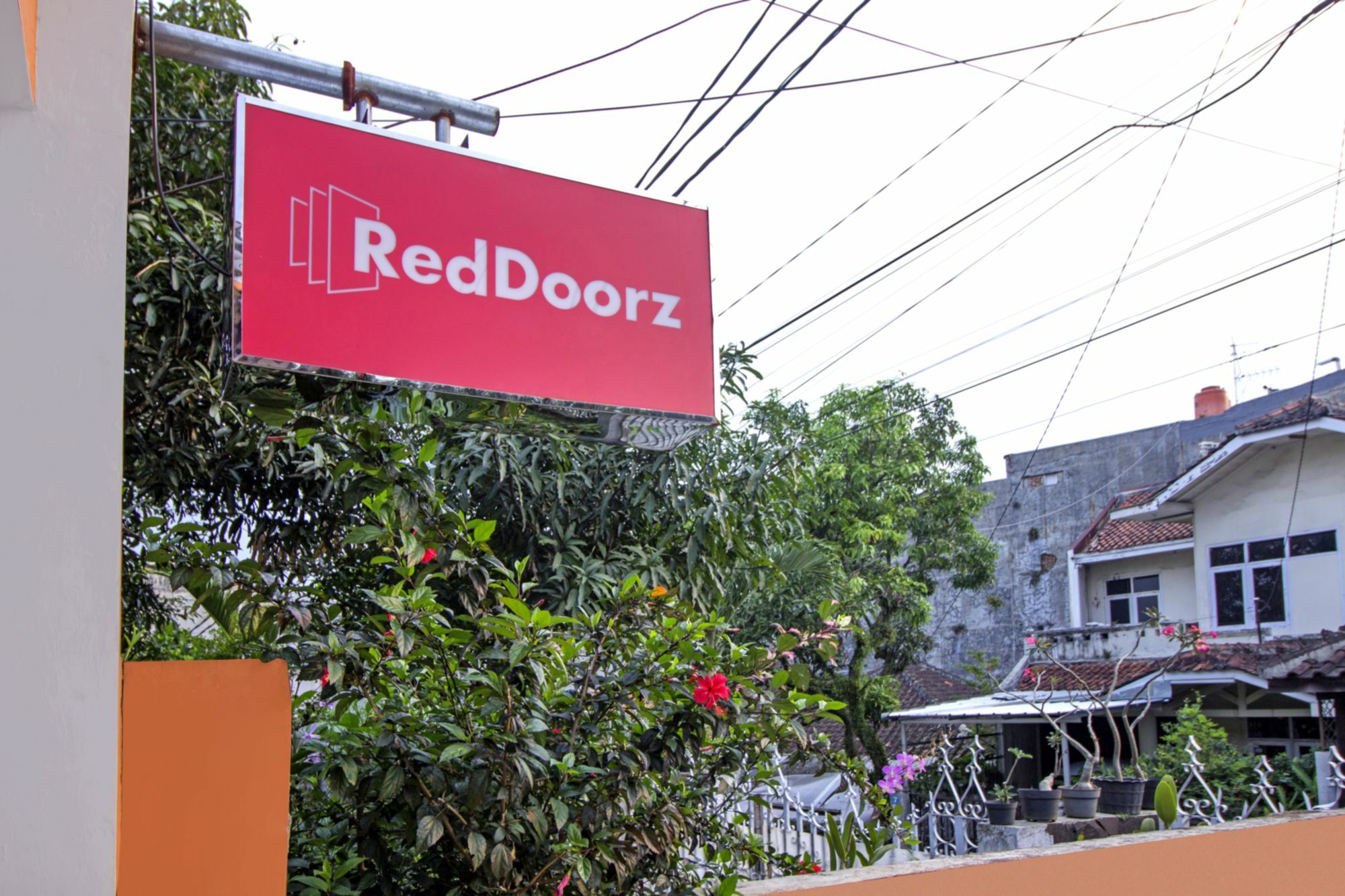 Wisma tamu Reddoorz Syariah Near Btc Fashion Mall