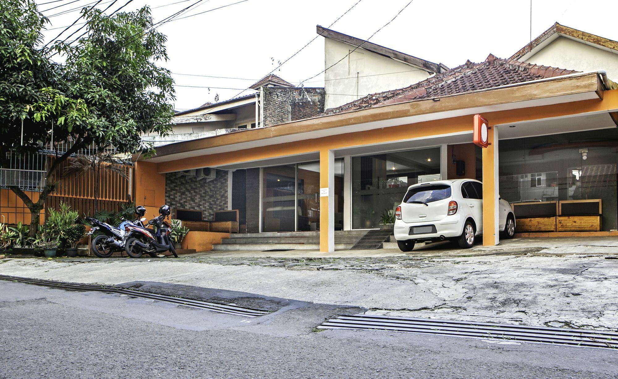 Reddoorz Syariah Near Btc Fashion Mall